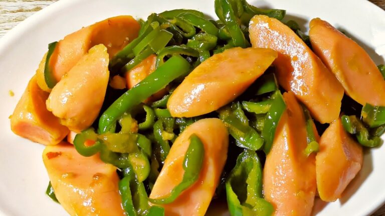 【簡単料理】　ピーマンと魚肉ソーセージのバター生姜炒め！