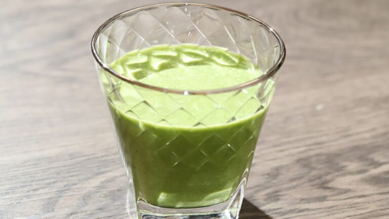 3分で簡単！ほうれん草スムージーの作り方 | How to make spinach smoothie