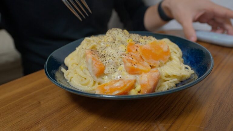 シチューの残りでカルボナーラっぽいの作ってみた