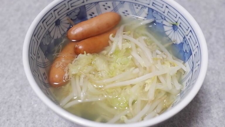 【簡単料理】キャベツともやしとソーセージのスープ 朝食