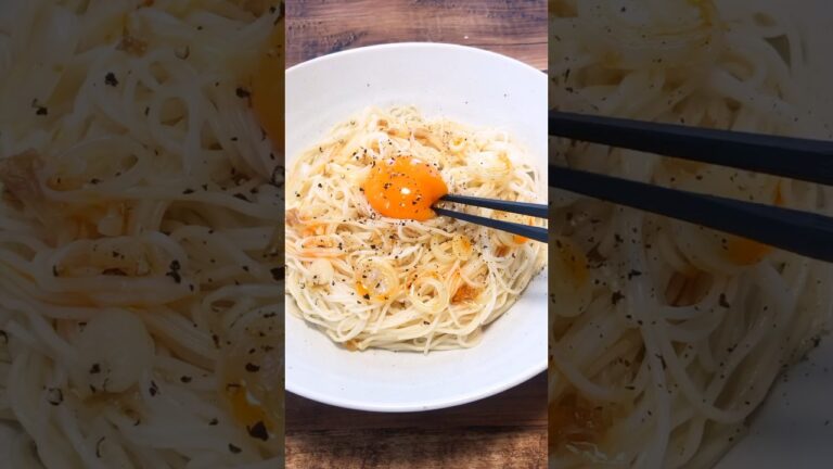 素麺は油そばにするとやたら美味しいけど、この塩だれで味付けすると箸止まらないやみつきの味になります。塩ラーメン好きな人にもかなり好評な味つけ。レシピは右上の点から説明欄へ #おうちごはん