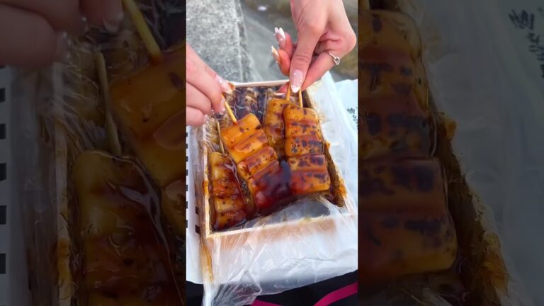 大阪お土産におすすめの濃厚みたらし団子！特製タレにたっぷり漬けて1本108円で箱に詰めてもらえる🍡 #大阪グルメ