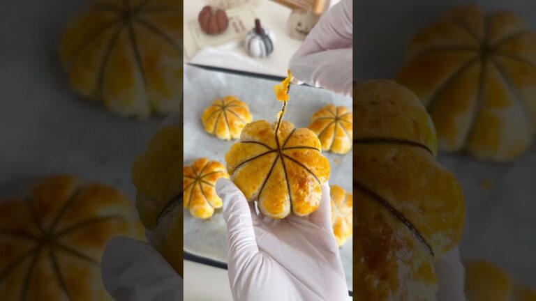 材料3つ！かぼちゃコロッケパイ🎃 #かぼちゃ #かぼちゃレシピ #ハロウィン #ハロウィンレシピ  #かぼちゃコロッケ #お菓子作り #簡単おやつ #halloween #パイシート #pie