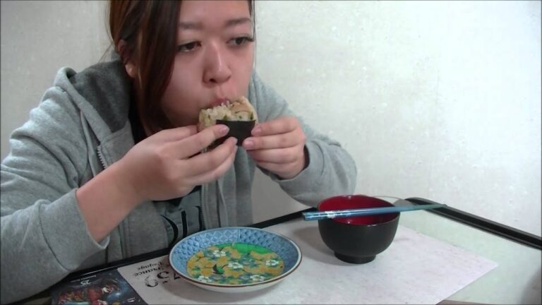 【手料理】きのこの混ぜ込みおにぎり【食べる】