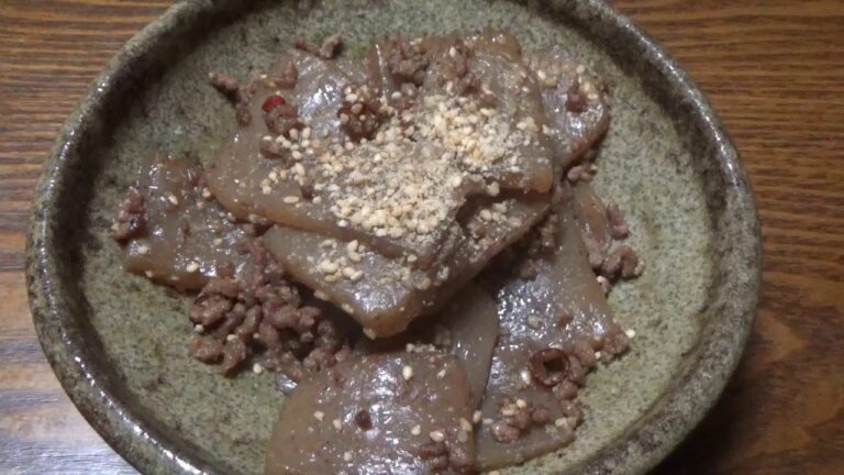 ひき肉とこんにゃくのピリ辛炒め　作り方