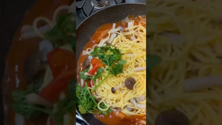 今日は90円のミートソースを使った適当パスタ