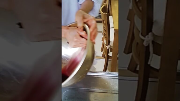 【梅漬けにシソを入れる】簡単梅干しの作り方　#shorts 　#cooking