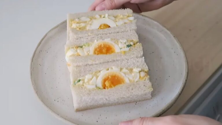 【レシピ】LAで流行ってるたまごサンドの作り方🍳 Konbi Inspired Japanese Egg Sandwich ｜HEY SISTER