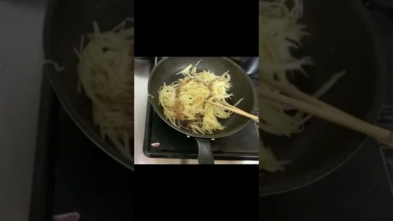 簡単レシピ╱ごはんのおかずにもなるじゃがいものウスターソース炒め╱朝ごはん