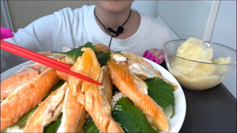 【ASMR 咀嚼音】鮭ハラス酢飯丼！Salmon and vinegar rice bowl