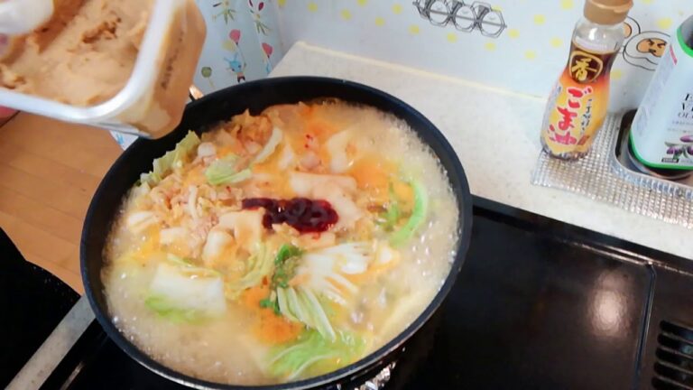 【アラフィフおでぶ】夕御飯に手羽元のスタミナキムチ鍋スープを作る！☺️