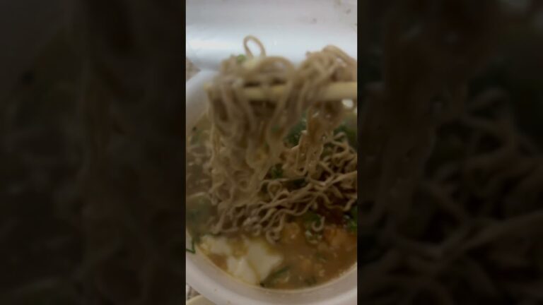 年内最後の動画は明星の庵天ぷらそば大盛【年越しそば】を食べてみました。#wawawa #料理 #料理動画 #飯テロ