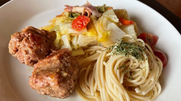 大きなミートボールと春キャベツの洋風煮込み【人気料理研究家が教える簡単レシピ】