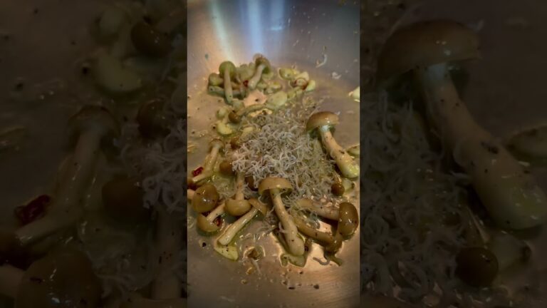 【しらすのペペロンチーノ】かいわれとぶなしめじも！大葉入れたらまた美味しそうだな... #レシピ #料理 #イタリアン #パスタ #food #酒 #cooking