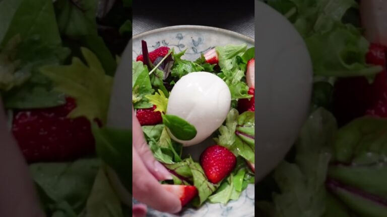苺とモッツァレラのサラダ🥗#shorts #レシピ動画 #サラダレシピ
