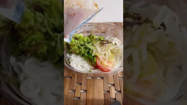 〈本格的！！〉セブンイレブンの冷製トムヤムフォーを食べたら、パクチーが強烈すぎた