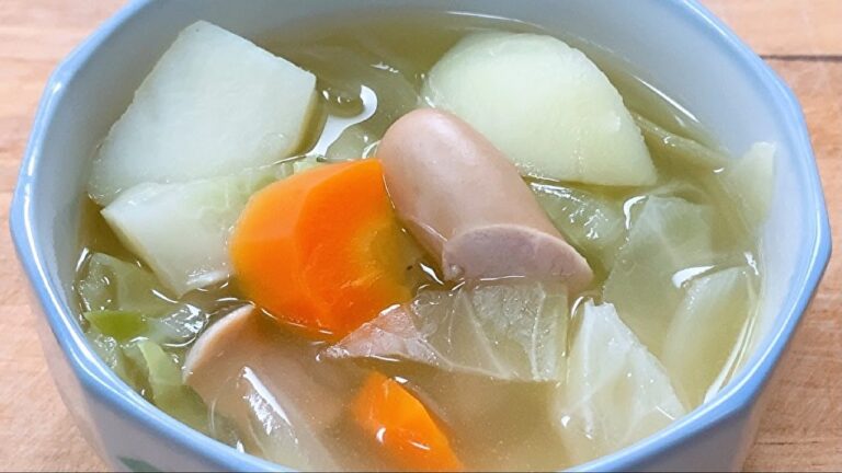【簡単料理】野菜たっぷりコンソメスープの作り方(ジャガイモ 人参 キャベツの切り方も)