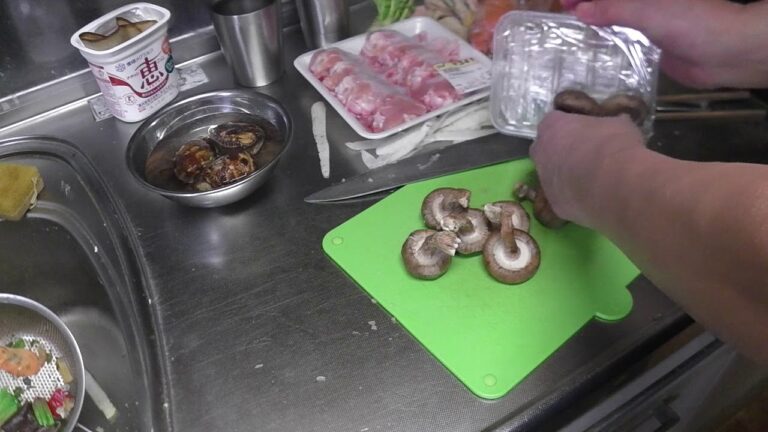 幸運な病のレシピ（ 270 ）朝：雪下大根＋手羽元の煮しめ、弁当セット、鮭、カボチャ、白子みそ汁