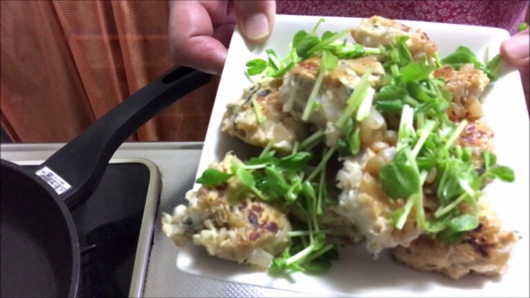 節約レシピ　鶏の挽き肉とこんにゃくの大葉つくね