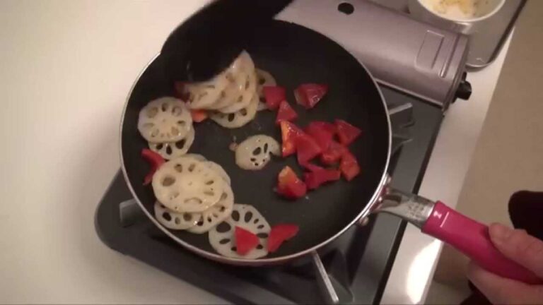 れんこんとパプリカのはちみつ味噌きんぴら（柴田真希）