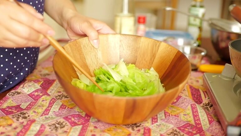 ガーリックレタス中華サラダ（GALIC LETTUCE)