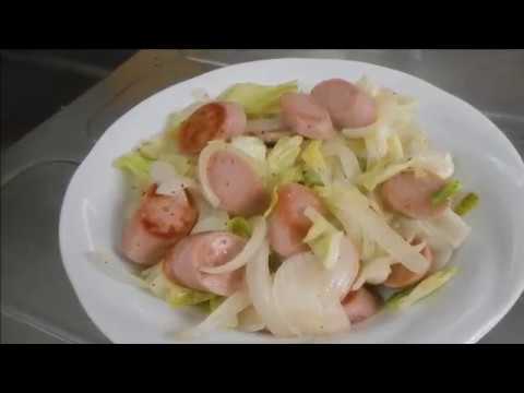 ソーセージとキャベツの炒めものを作ります