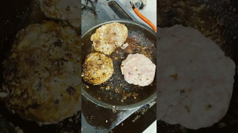 豆腐ハンバーグ/パン粉を入れる前とあと/パン粉っていうかパン🍞/