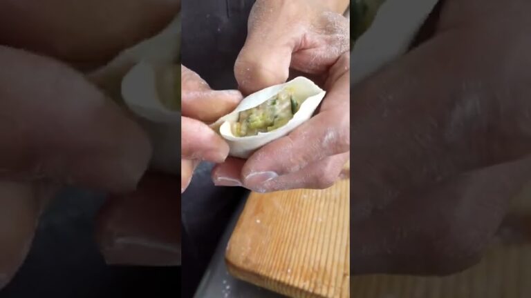皮はモチモチ、肉汁たっぷりの本格餃子を作ってみた