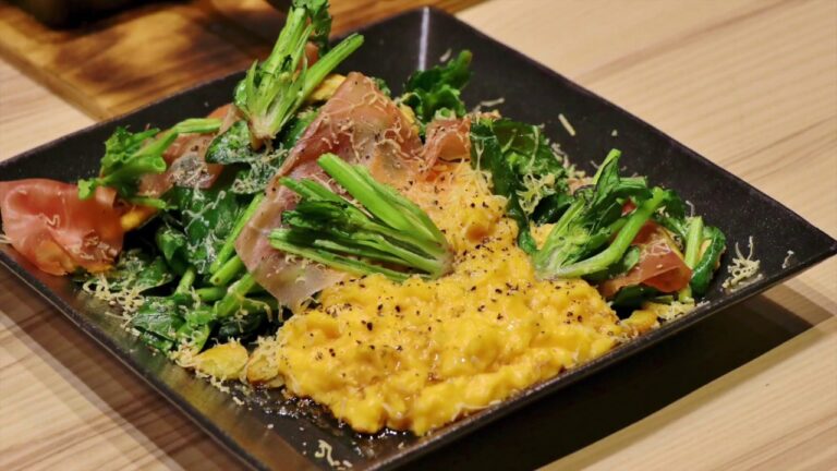 中田シェフがつくるほうれん草サラダのレシピと作り方。