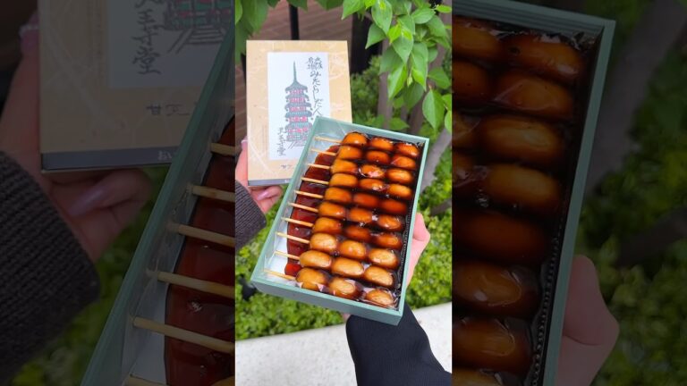 大阪名物の超濃厚みたらし団子🍡タレに漬け込んだ熱々のお団子を目の前で箱に詰めてくれる！ #大阪グルメ