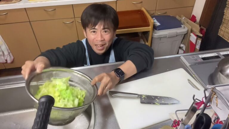 リュウジ さんのバズレシピ:無限キャベツ