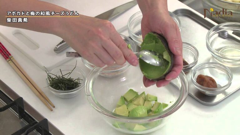 【公式動画】アボカドと梅の和風チーズうどん(柴田真希)
