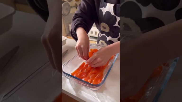 生姜でさっぱりスモークサーモンの押し寿司🦭🍣 #栄養士 #簡単レシピ #クリスマス #クリスマスレシピ #クリスマス料理 #クリスマスパーティー #xmas #お寿司 #japanesefood