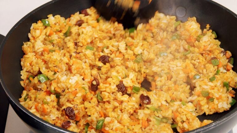 フライパンで簡単カレーピラフの作り方。｜料理研究家：麻生怜菜