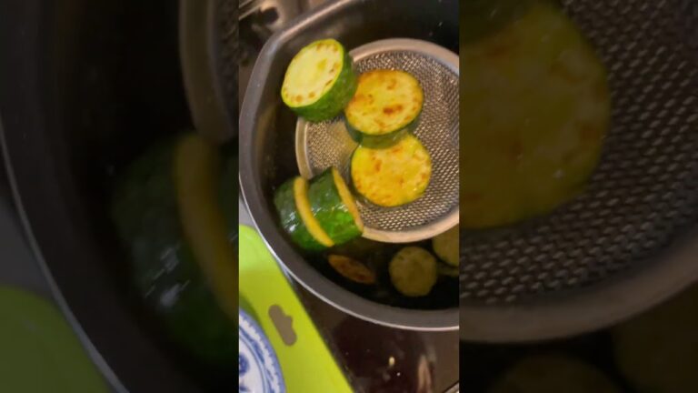 おつまみパラダイス✨超簡単なのに最高に美味しいズッキーニ素揚げ💕