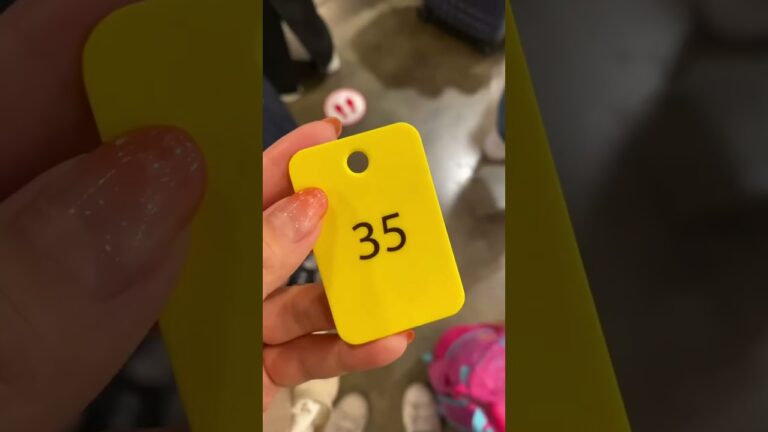 新千歳空港限定の幻のコーンパンをついにGETした！！　#子連れ旅行 #家族旅行 #子連れ旅 #shortvideo #shorts #北海道 #新千歳空港 #コーンパン #北海道旅行