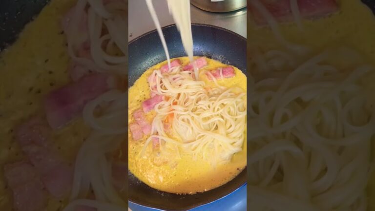 うどん、コーンスープでカルボナーラ
