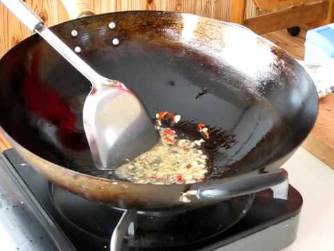 タイ料理（鶏肉のバジル炒め）ガパオ飯