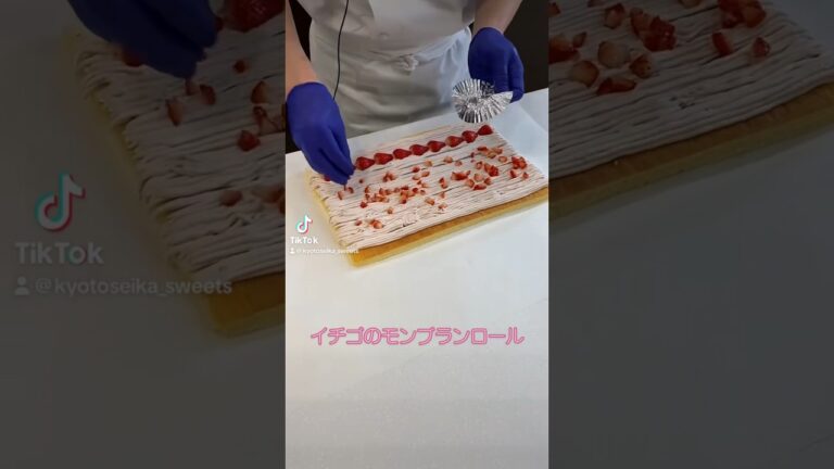 イチゴのモンブランロール🍓
