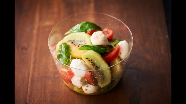 【4分動画レシピ】和えるだけ！キウイのカプレーゼ【キウイのスイーツレシピより】