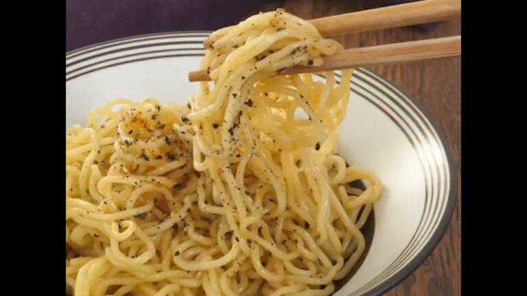 麺だけなのに病みつきの味！具なし油そば