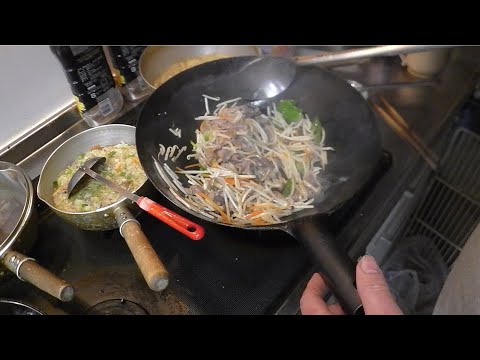 幸運な病のレシピ（ 1892 ）朝：もやし炒め、鮭、ウインナ、味噌汁、マユのご飯