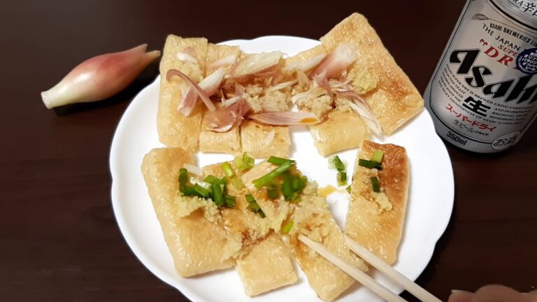 油揚げ　弱火でキツネ色に焼いて食べてみた、ミョウガと生姜のトッピングの相性も良く超旨い