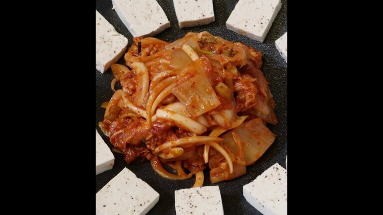 豚キムチ 肉豆腐 作り方 | 韓国家庭料理 / 本場の旨辛絶品豚キムチ豆腐 #Shorts