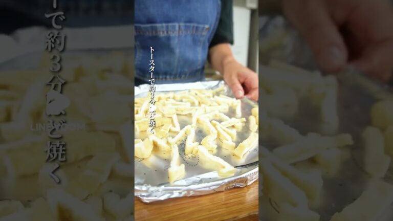 #簡単レシピ ＜材料 (1人前)＞無調整豆乳(豆腐ができるもの)150ccaお酢 小さじ2a塩2gaしょうゆ小さじ1/2ラー油適量九条ネギ適量油揚げ 1/6枚アーモンド3個