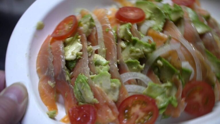 簡単美味い！スモークサーモン&アボカドのサラダ,cat25net,猫ニャーゴ