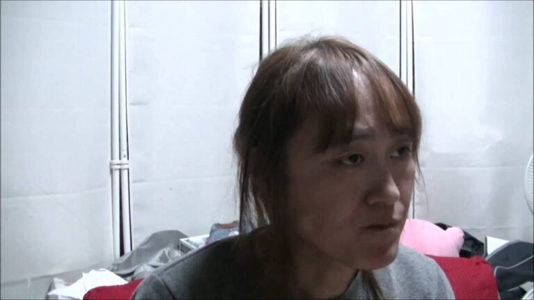 海鮮丼と、わさび菜のおひたし、ささみの親子味噌汁、ごま豆腐で晩ごはんです