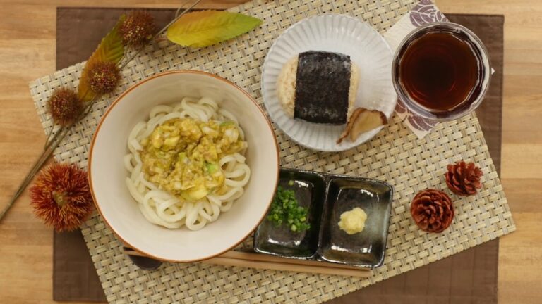 釜玉うどんのアレンジレシピ！ 冷凍うどんとアボカドでアボたまうどん！