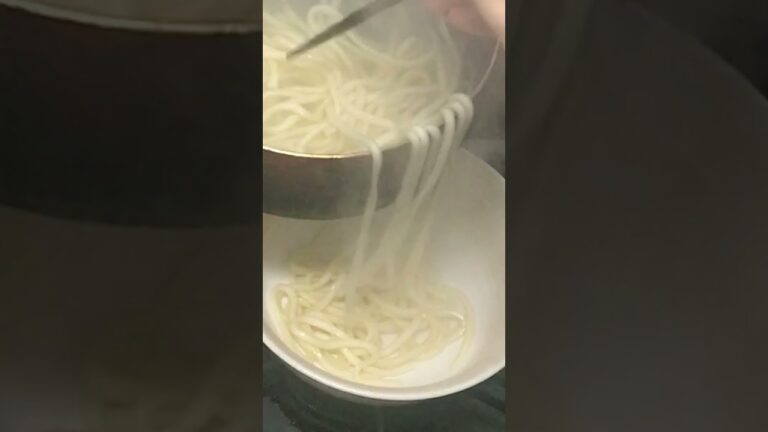 夜食に「釜玉うどん」を作る。#shorts