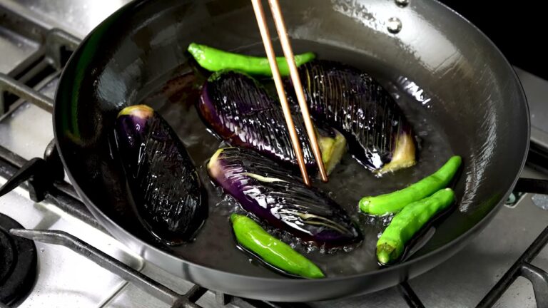 鉄鍋好き料理男子、RYOSUKEがつくる　フライパンひとつで作る秋茄子と鶏肉の揚げ浸し